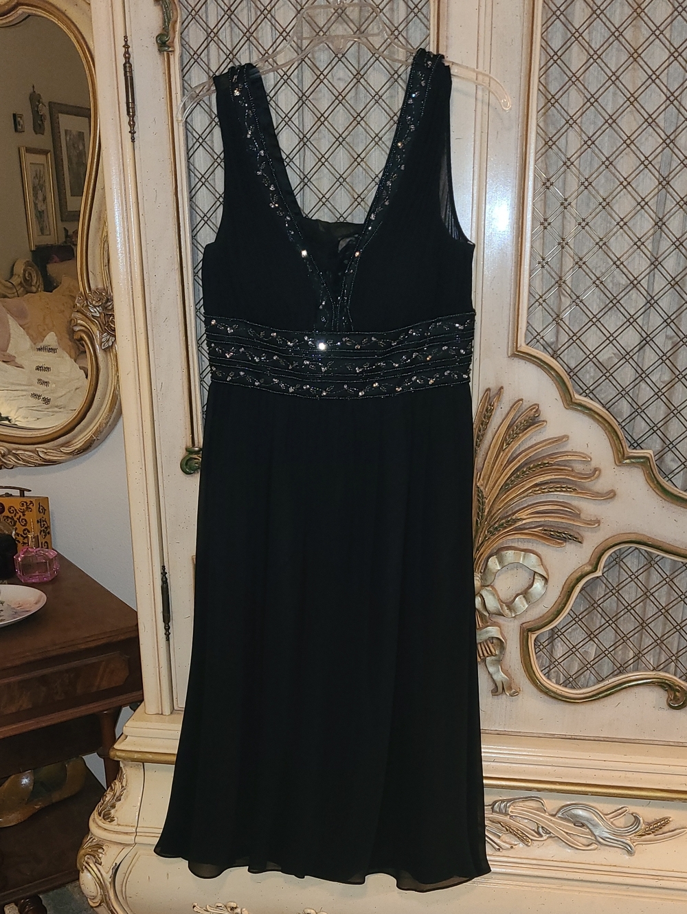 Elegant Black Sleeveless V-Neck Midi Dress with Beaded Bodice & Waist
